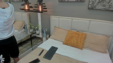 Thom online show from 9, 4, 2026