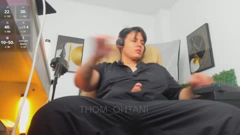 Snapshot of thom_ohtani chatting on 12, 5, 2026 thom_ohtani online show from 12, 5, 2026