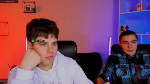 Snapshot of thomas_crow chatting on 16, 12, 2025 thomas_crow online show from 16, 12, 2025