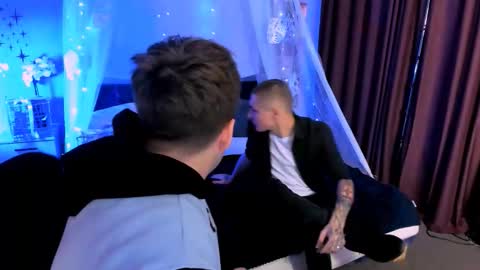 Snapshot of thomas_crow chatting on 23, 12, 2025 thomas_crow online show from 23, 12, 2025