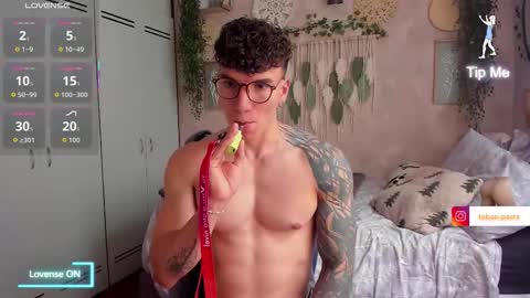 Snapshot of thomas_fuckboy chatting on 30, 11, 2025 Thomas Grey online show from 30, 11, 2025