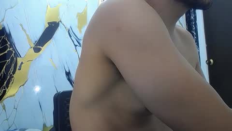 Snapshot of thomas_neuman chatting on 19, 12, 2025 Thomas online show from 19, 12, 2025