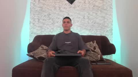 Snapshot of thomass_conor chatting on 15, 2, 2025 thomass_conor online show from 15, 2, 2025