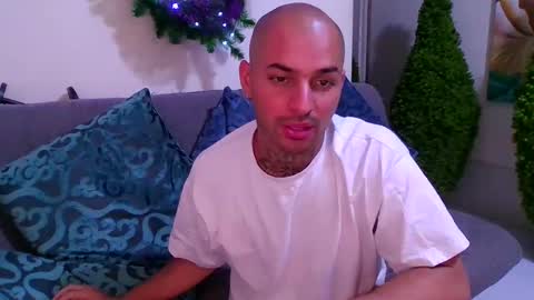 Snapshot of thomassmith2023 chatting on 14, 12, 2024 thomas smith online show from 14, 12, 2024