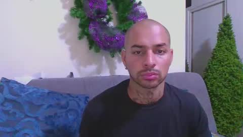 Snapshot of thomassmith2023 chatting on 12, 2, 2025 thomas smith online show from 12, 2, 2025