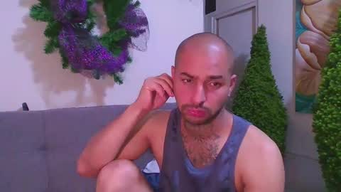 Snapshot of thomassmith2023 chatting on 20, 2, 2025 thomas smith online show from 20, 2, 2025