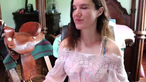 ThornburyRose online show from 26, 4, 2026