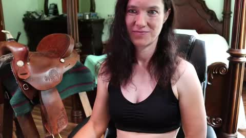Snapshot of thornbury_rose chatting on 5, 6, 2026 ThornburyRose online show from 5, 6, 2026