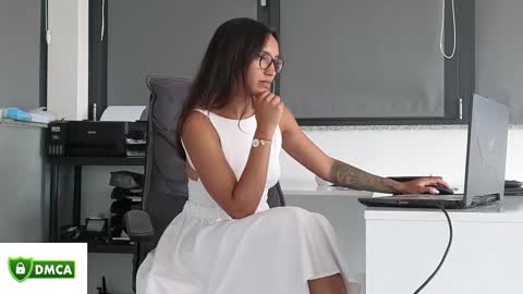 tia_j online show from 7, 6, 2026