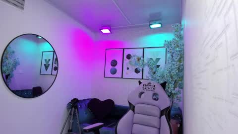 Tiara  online show from 26, 4, 2026