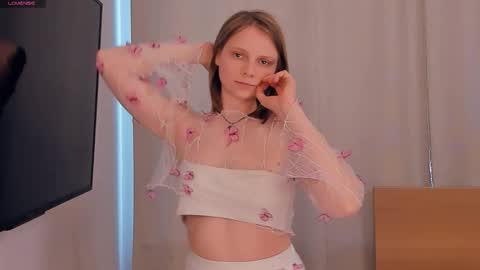 Lily online show from 4, 3, 2026