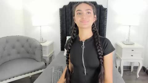 tifanny_lorenns online show from 9, 3, 2026