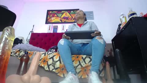 Tifanny Nails  online show from 12, 9, 2025