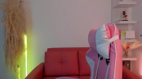 Tiffany online show from 21, 12, 2025