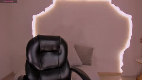 Tiffanny Sins online show from 23, 7, 2026