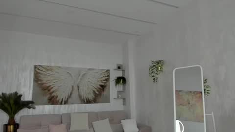 Tiffany Houston online show from 26, 3, 2026