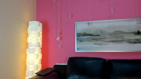 Stefany Suarez online show from 3, 2, 2025