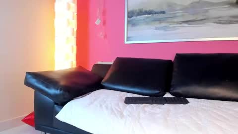 Stefany Suarez online show from 11, 2, 2025