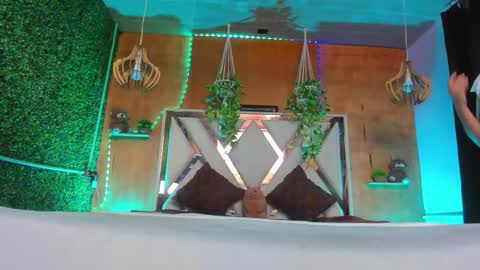 tiffanyy_deluxe online show from 5, 3, 2026