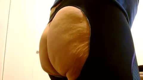 Tightshortsspank online show from 27, 4, 2026