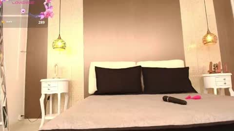 T I F F A N Y online show from 13, 9, 2025