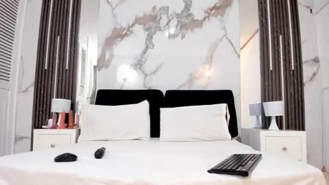 T I F F A N Y online show from 26, 9, 2025