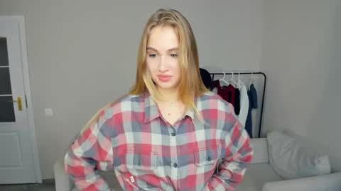 Elizabeth Elize online show from 9, 11, 2025