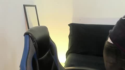 Timothy 21 years old online show from 18, 11, 2025