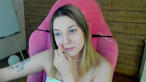 Snapshot of tinaburton chatting on 4, 5, 2026 TinaBurton online show from 4, 5, 2026