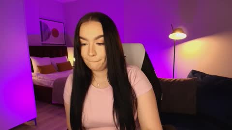 hi im curvy babyface girlie Tina online show from 6, 2, 2026