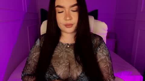 hi im curvy babyface girlie Tina online show from 27, 3, 2026