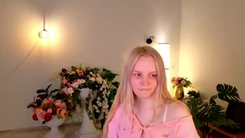 tinasiner online show from 19, 4, 2026
