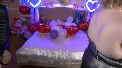 TinkerrBelll online show from 18, 2, 2025