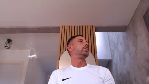 tinoclandestino online show from 15, 2, 2025