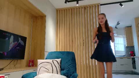 Snapshot of tiny_blush chatting on 19, 6, 2026 Anne online show from 19, 6, 2026