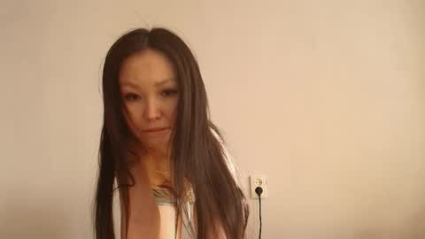 Snapshot of tiny_cute chatting on 1, 5, 2026 Lia online show from 1, 5, 2026