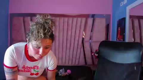 Snapshot of tiny_love_ chatting on 11, 2, 2025 tiny online show from 11, 2, 2025