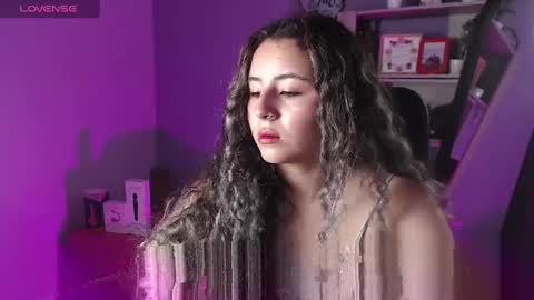 Snapshot of tiny_love_ chatting on 8, 3, 2025 tiny online show from 8, 3, 2025