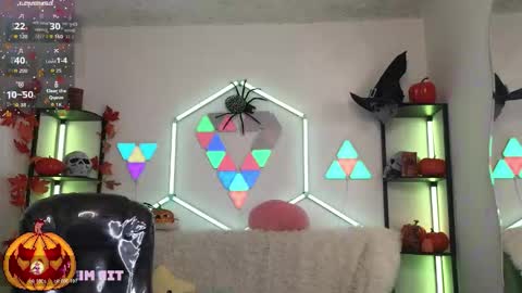 Snapshot of tiny_vixen_ chatting on 23, 10, 2025 tiny_vixen_ online show from 23, 10, 2025