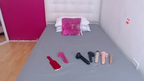 Snapshot of tiny_whore18 chatting on 19, 12, 2024 tiny_whore18 online show from 19, 12, 2024