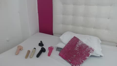 Snapshot of tiny_whore18 chatting on 8, 3, 2025 tiny_whore18 online show from 8, 3, 2025