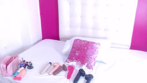 Snapshot of tiny_whore18 chatting on 25, 9, 2025 tiny_whore18 online show from 25, 9, 2025