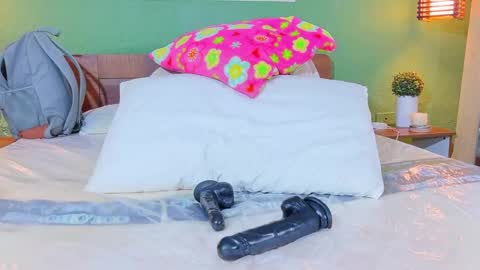 tiny_whore18 online show from 26, 4, 2026