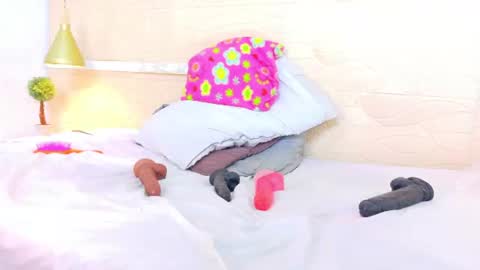tiny_whore18 online show from 28, 7, 2026