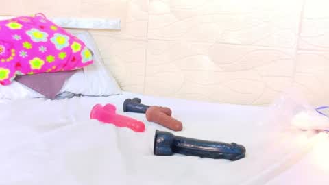 tiny_whore18 online show from 28, 7, 2026