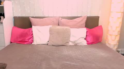 Snapshot of tinydorina19 chatting on 14, 1, 2025 TinyDorina online show from 14, 1, 2025