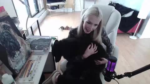 Snapshot of tinykylie chatting on 9, 2, 2025 stage Kylie Sinner brand CLITBAIT online show from 9, 2, 2025