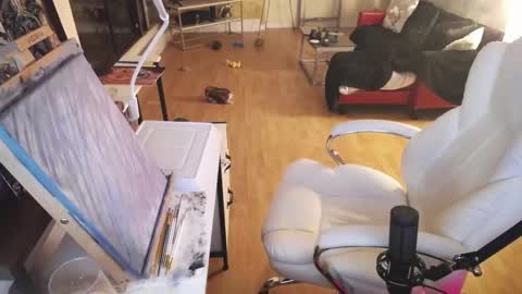 Snapshot of tinykylie chatting on 17, 2, 2025 stage Kylie Sinner brand CLITBAIT online show from 17, 2, 2025