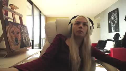 Snapshot of tinykylie chatting on 26, 9, 2025 stage Kylie Sinner brand CLITBAIT online show from 26, 9, 2025