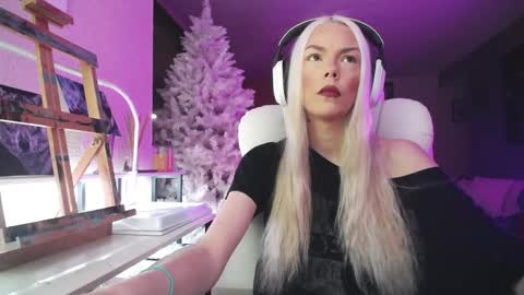 stage Kylie Sinner  brand CLITBAIT online show from 2, 12, 2025